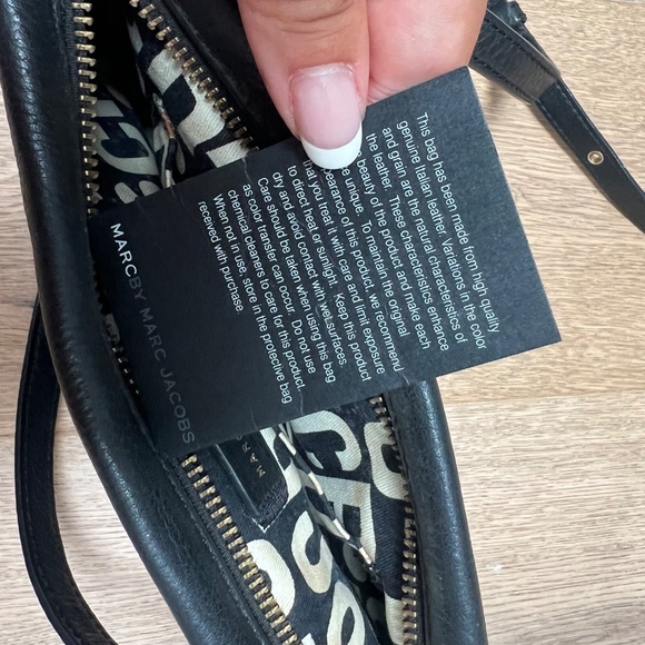 Marc Jacobs leather crossbody in black - Picture 9 of 9